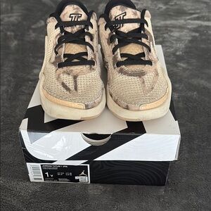 Jordan Kids Sneakers in Tan, Cream & Black